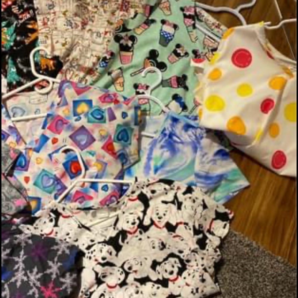 Scrub tops - Picture 4 of 4